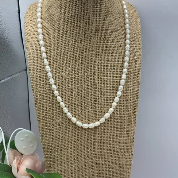 Fresh Water Pearl Vintage Elegant Necklace - Picture 2 of 8